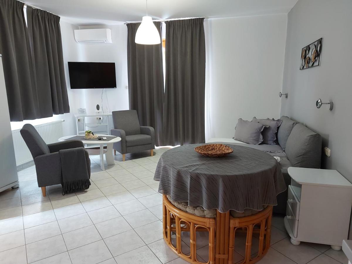 Gabi Apartmanhaz Balatonlelle Exterior photo